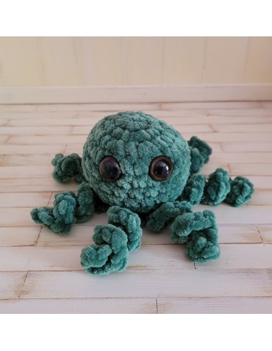 bébé poulpe vert réalisé à la main au crochet