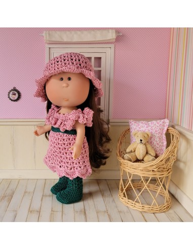 ensemble robe, chapeau et bottes au crochet pour poupée Mia Nines d'Onil