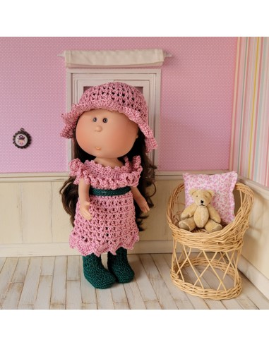 ensemble robe, chapeau et bottes au crochet pour poupée Mia Nines d'Onil