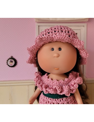 ensemble robe, chapeau et bottes au crochet pour poupée Mia Nines d'Onil