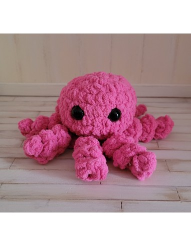 bébé poulpe rose bonbon réalisé à la main au crochet