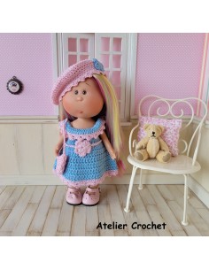 Robe, ceinture, culotte, béret et sac au crochet pour poupée Little Mia