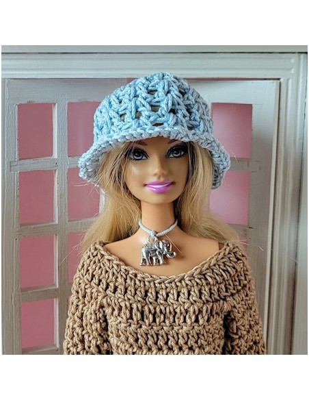 Ensemble robe à manches longues, cape et chapeau au crochet pour Barbie