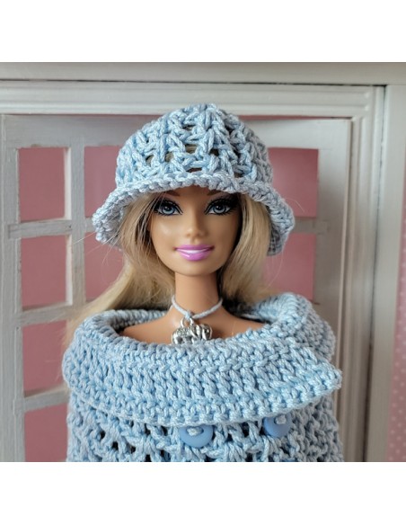 Ensemble robe à manches longues, cape et chapeau au crochet pour Barbie