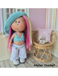 Ensemble top, pantalon, ceinture et béret au crochet pour poupée Little Mia Nines d'Onil