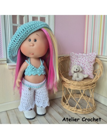Ensemble top, pantalon, ceinture et béret au crochet pour poupée Little Mia Nines d'Onil