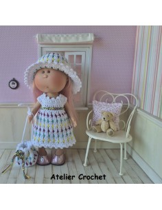 Ensemble robe, sac et chapeau au au crochet pour poupée Nines d'Onil
