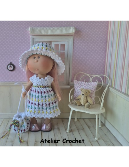 Ensemble robe, sac et chapeau au au crochet pour poupée Nines d'Onil