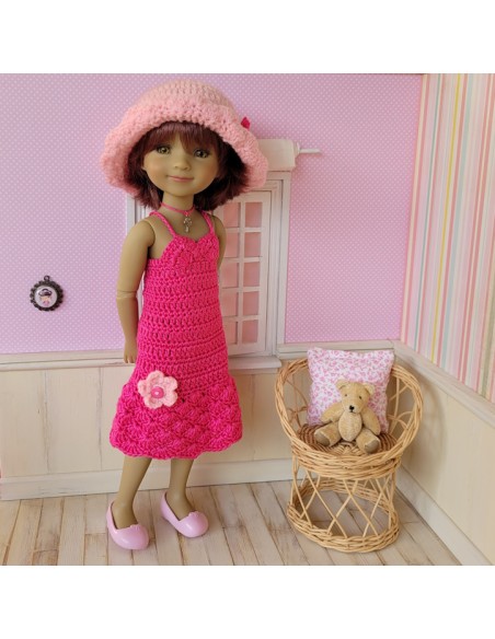 Robe, étole et chapeau au crochet pour poupée Ruby Red Fashion Friends