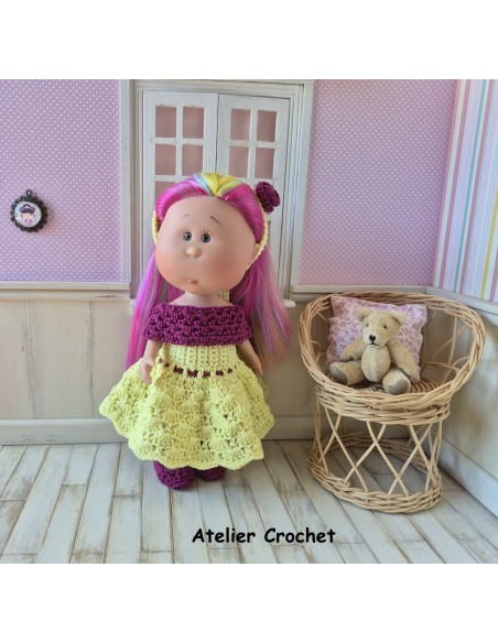 Ensemble robe, étole, bandeau et chaussures au crochet pour poupée Little Mia Nines d'Onil