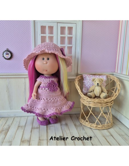 Ensemble robe, chapeau et chaussures au crochet pour poupée Little Mia Nines d'Onil