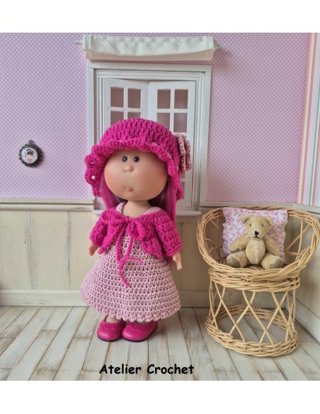 Robe à bretelles, gilet et chapeau ensemble au crochet pour poupée Little Mia Nines d'Onil