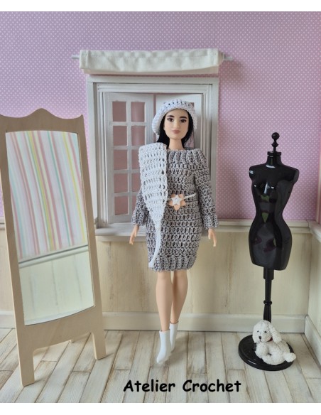Robe à manches longues, écharpe et béret au crochet pour poupée Barbie Curvy