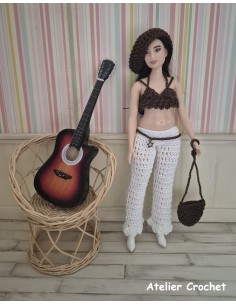 top, pantalon, ceinture, béret et sac ensemble au crochet pour poupée Barbie Curvy