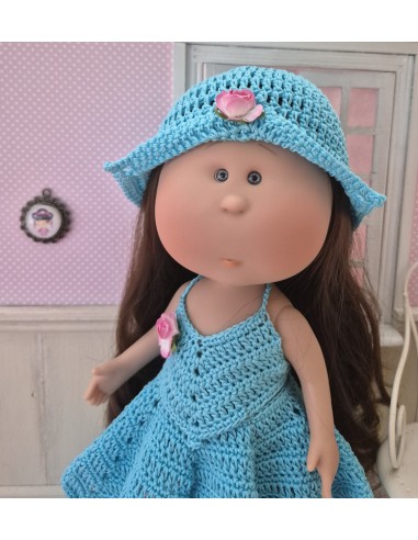 Ensemble top, jupe et chapeau au crochet pour poupée Mia Nines d'Onil