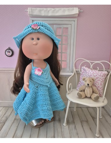 Ensemble top, jupe et chapeau au crochet pour poupée Mia Nines d'Onil