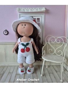 Salopette, chapeau et chaussures au crochet pour poupée Mia Nines d'Onil