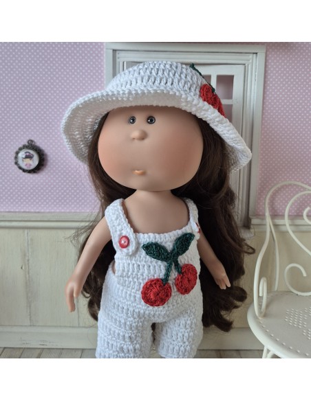 Salopette, chapeau et chaussures au crochet pour poupée Mia Nines d'Onil