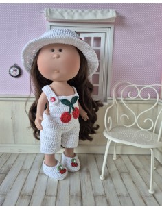 Salopette, chapeau et chaussures au crochet pour poupée Mia Nines d'Onil 2
